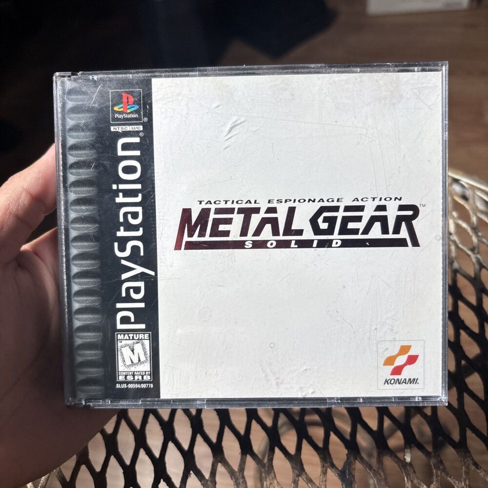 Metal Gear Solid (Sony PlayStation 1, 1999) PS1 Complete w/Manual Black Label
